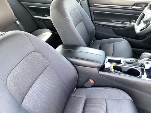 Certified 2024 Nissan Altima 2.5 SV FWD image 11