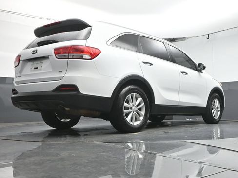 Used 2018 Kia Sorento FWD image 36