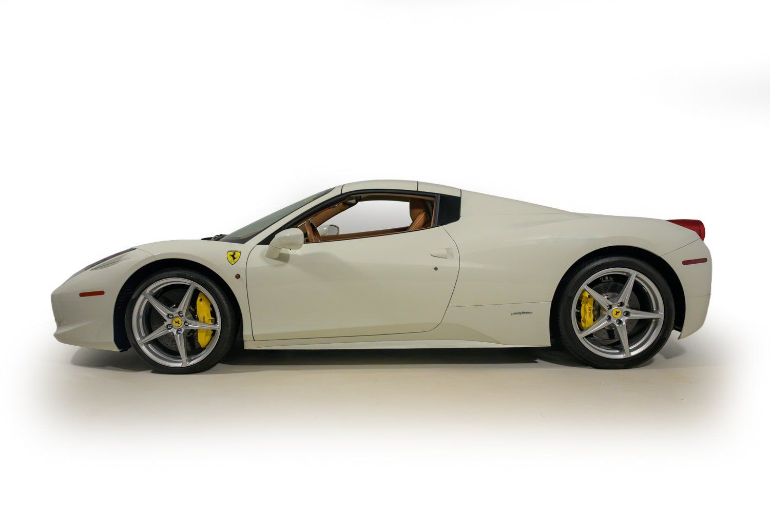 Used 2015 Ferrari 458 Spider RWD image 3