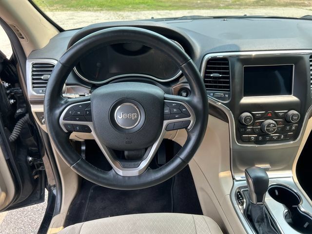 Used 2018 Jeep Grand Cherokee Laredo AWD/4WD image 16