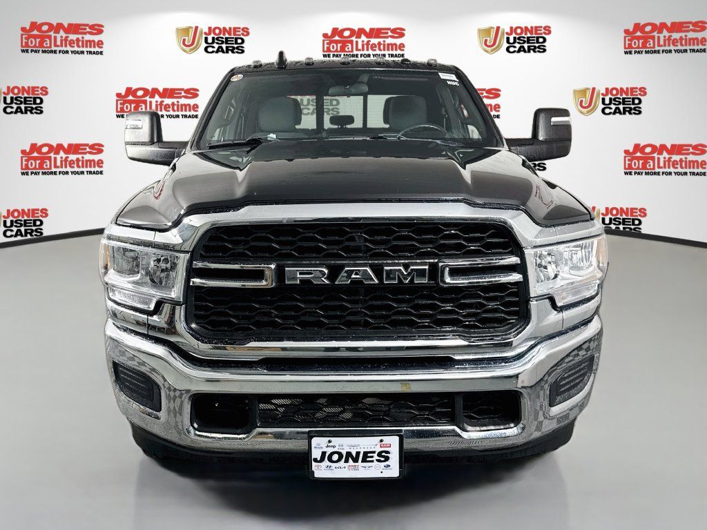 Used 2024 RAM 2500 Tradesman w/ Chrome Appearance Group AWD/4WD image 12