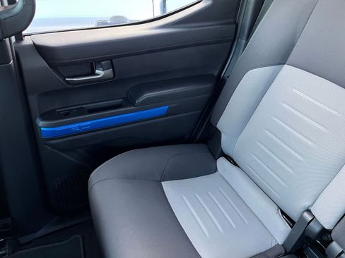 Used 2025 Toyota Tacoma TRD Off-Road image 40