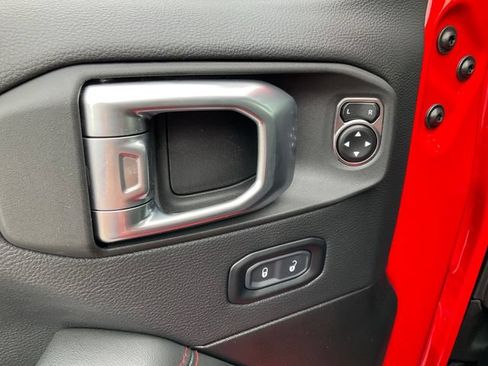Used 2024 Jeep Wrangler Unlimited Rubicon w/ Technology Group AWD/4WD image 8