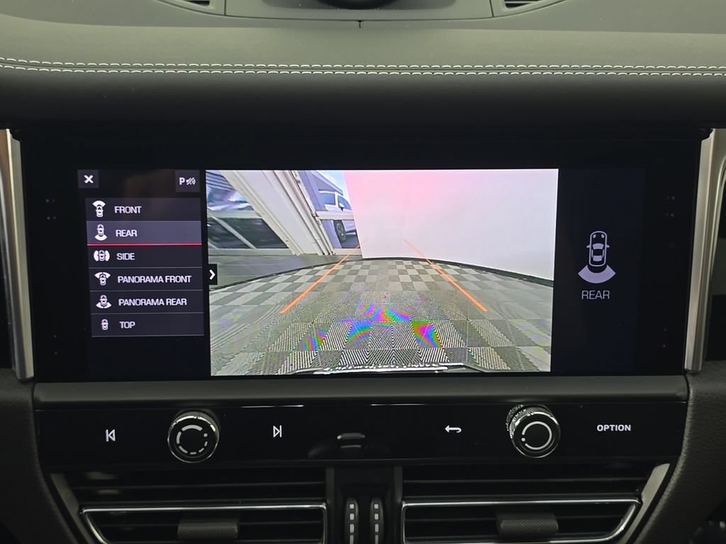 Certified 2023 Porsche Macan S AWD/4WD image 21