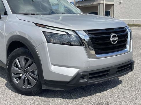 Used 2025 Nissan Pathfinder SV image 9