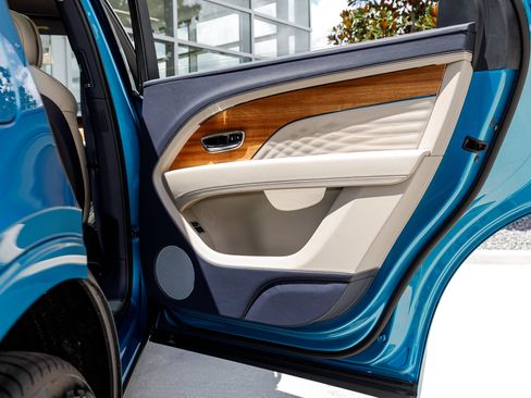 New 2025 Bentley Bentayga Extended Wheelbase image 37