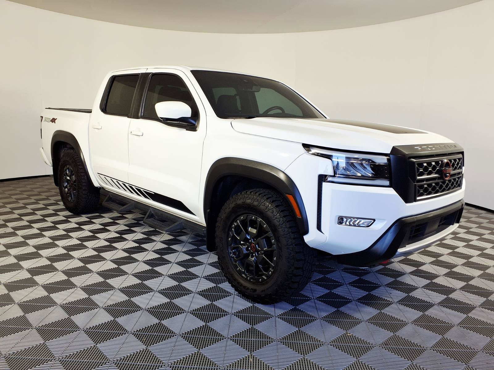 Used 2023 Nissan Frontier PRO-4X w/ Pro-4X Premium Package AWD/4WD image 3