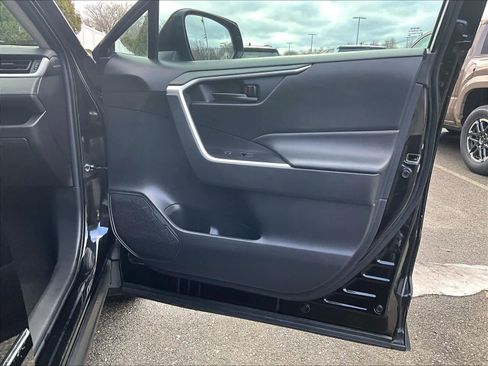 Used 2022 Toyota RAV4 LE image 12