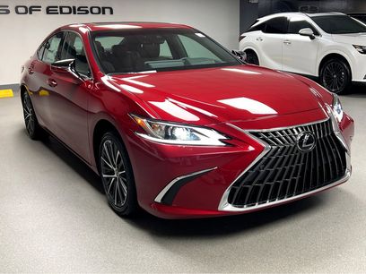 New 2025 Lexus ES 350 w/ Premium Package