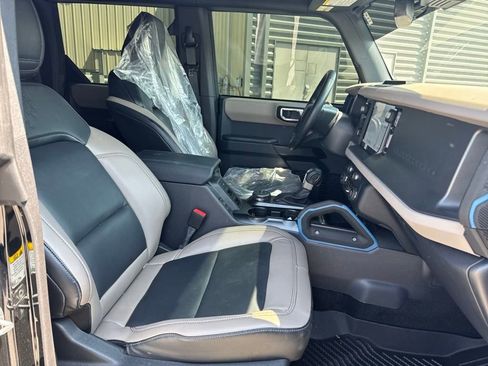 Used 2024 Ford Bronco Wildtrak image 12