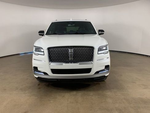 Used 2024 Lincoln Navigator Premiere AWD/4WD image 4