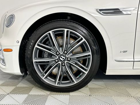 Certified 2022 Bentley Flying Spur V8 image 6