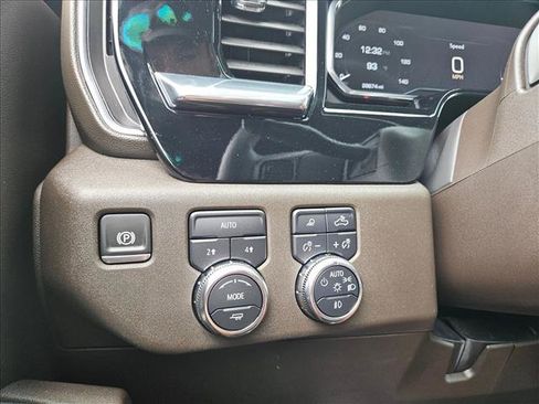 Certified 2025 GMC Sierra 1500 SLT AWD/4WD image 25