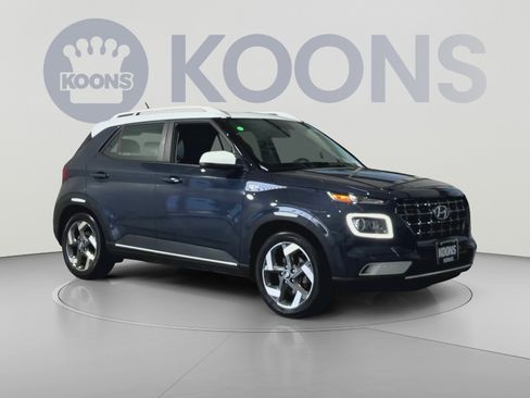 Used 2024 Hyundai Venue Limited FWD image 2