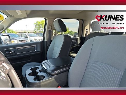 Used 2022 RAM 1500 Classic SLT AWD/4WD image 14