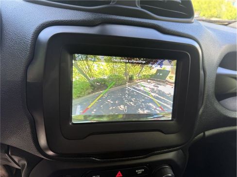 Used 2019 Jeep Renegade Altitude w/ Quick Order Package 2XM FWD image 13