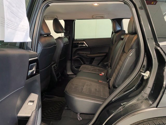 Used 2023 Mitsubishi Outlander SE AWD/4WD image 15