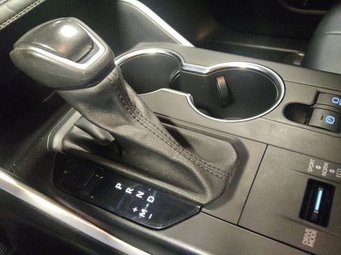 Used 2022 Toyota Highlander XLE FWD image 26
