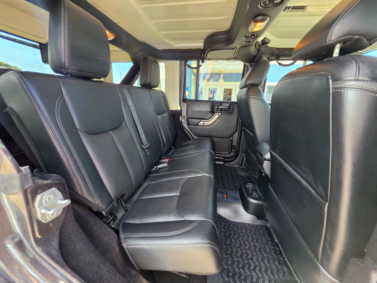 Used 2018 Jeep Wrangler Unlimited Sahara AWD/4WD image 26