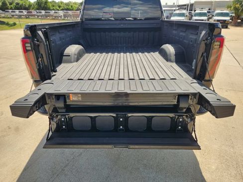 Used 2024 GMC Sierra 2500 AT4 w/ AT4 Preferred Package AWD/4WD image 33