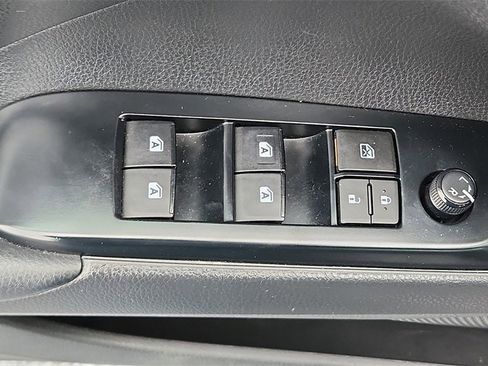 Used 2019 Toyota Camry LE image 17