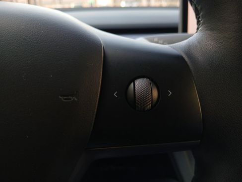 Used 2023 Tesla Model 3 Standard Range image 18