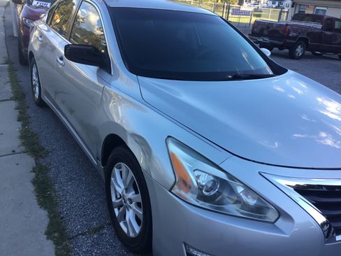 Used 2014 Nissan Altima 2.5 S w/ Sport Value Package image 3