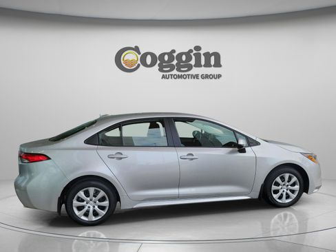 Certified 2025 Toyota Corolla LE image 4