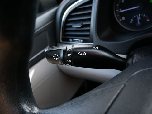 Used 2017 Hyundai Elantra SE FWD image 30