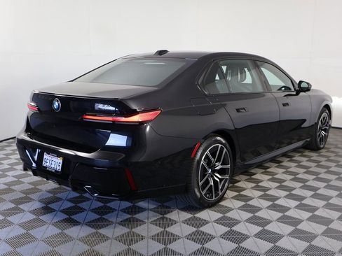 Used 2023 BMW 740i w/ Parking Assistance Package RWD image 4