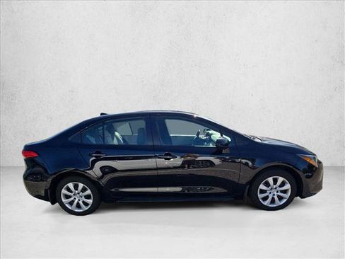 Used 2025 Toyota Corolla LE FWD image 4