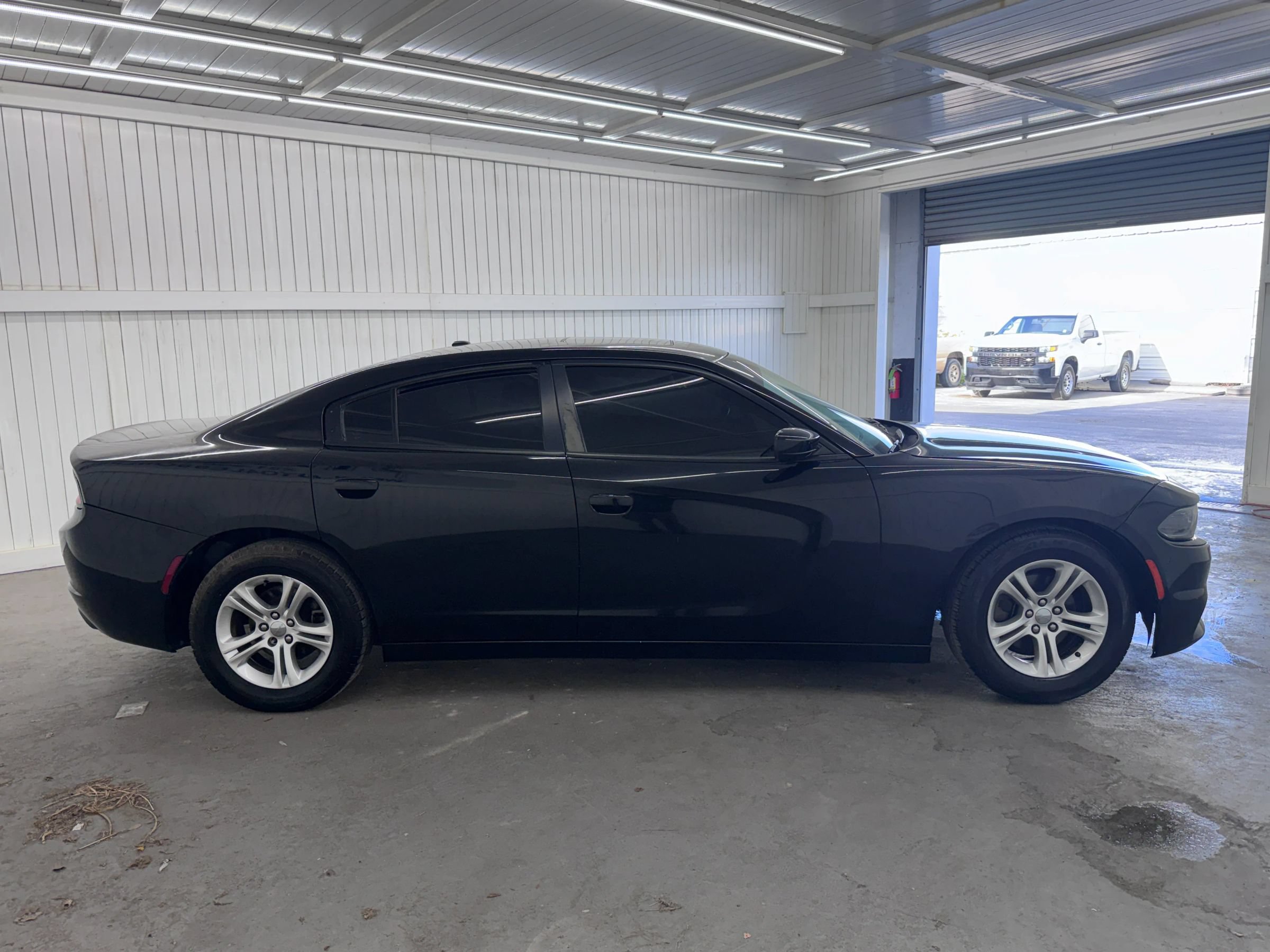 Used 2019 Dodge Charger SXT w/ Leather Interior Group RWD image 4