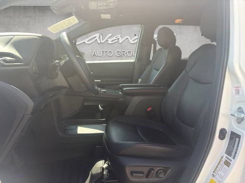 Used 2025 Toyota Sienna XSE FWD image 19