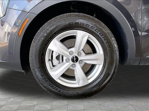 Used 2025 Kia Sorento LX FWD image 21