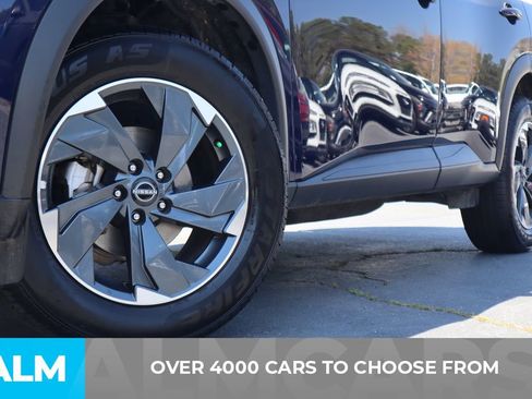 Used 2025 Nissan Rogue SV image 3