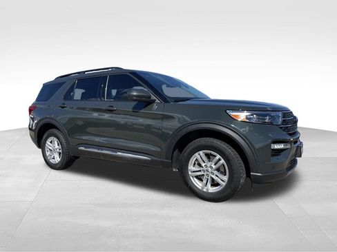 Used 2023 Ford Explorer XLT w/ Equipment Group 202A AWD/4WD image 2