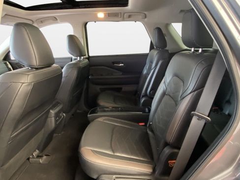 Used 2022 Nissan Pathfinder Platinum w/ Cargo Package AWD/4WD image 18