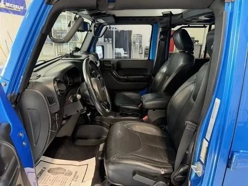 Used 2015 Jeep Wrangler Unlimited Sahara AWD/4WD image 10