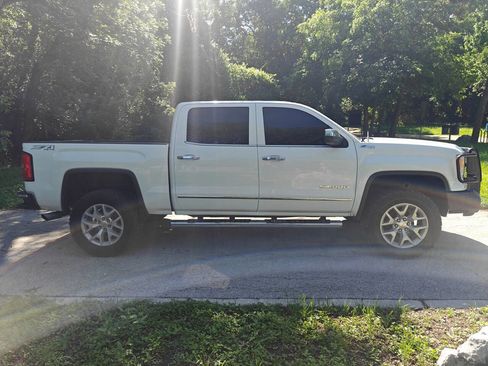 Used 2015 GMC Sierra 1500 SLT w/ SLT Crew Cab Value Package AWD/4WD image 4