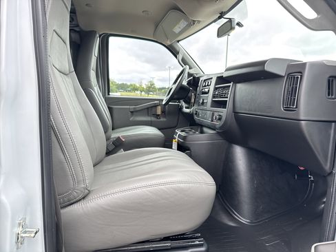 New 2025 GMC Savana 2500 w/ Driver Convenience Package image 27
