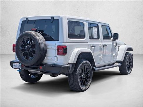 Used 2022 Jeep Wrangler Unlimited Sahara w/ Cold Weather Group AWD/4WD image 5