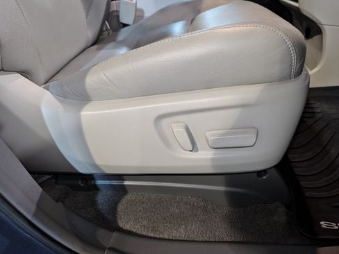 Used 2017 Toyota Sienna FWD image 32
