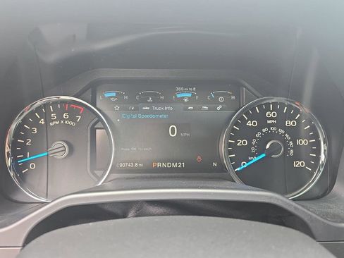 Used 2015 Ford F150 Platinum w/ Equipment Group 701A Luxury AWD/4WD image 32