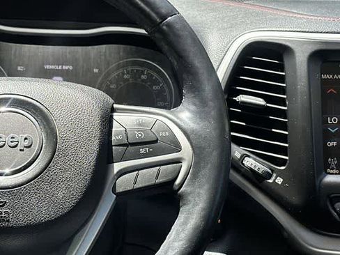 Used 2015 Jeep Cherokee Trailhawk w/ Comfort/Convenience Group AWD/4WD image 10