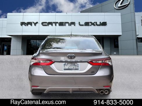 Used 2022 Toyota Camry SE w/ Carpet Mat Package (TMS) AWD/4WD image 5
