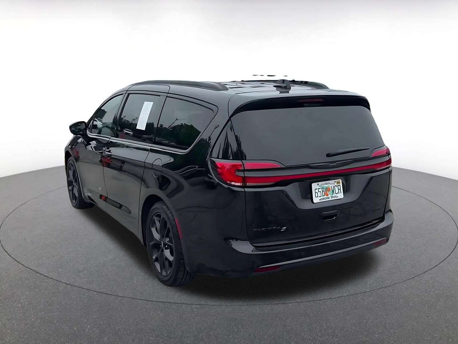 Used 2025 Chrysler Pacifica Limited FWD image 10