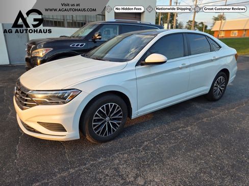 Used 2019 Volkswagen Jetta SE w/ Cold Weather Package FWD image 1