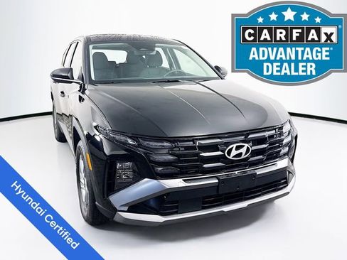 Certified 2025 Hyundai Tucson SE image 1