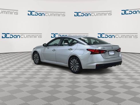 Used 2024 Nissan Altima 2.5 SV FWD image 6