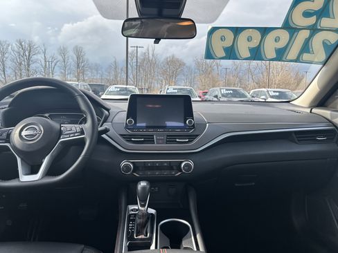 Used 2025 Nissan Altima 2.5 SR image 17